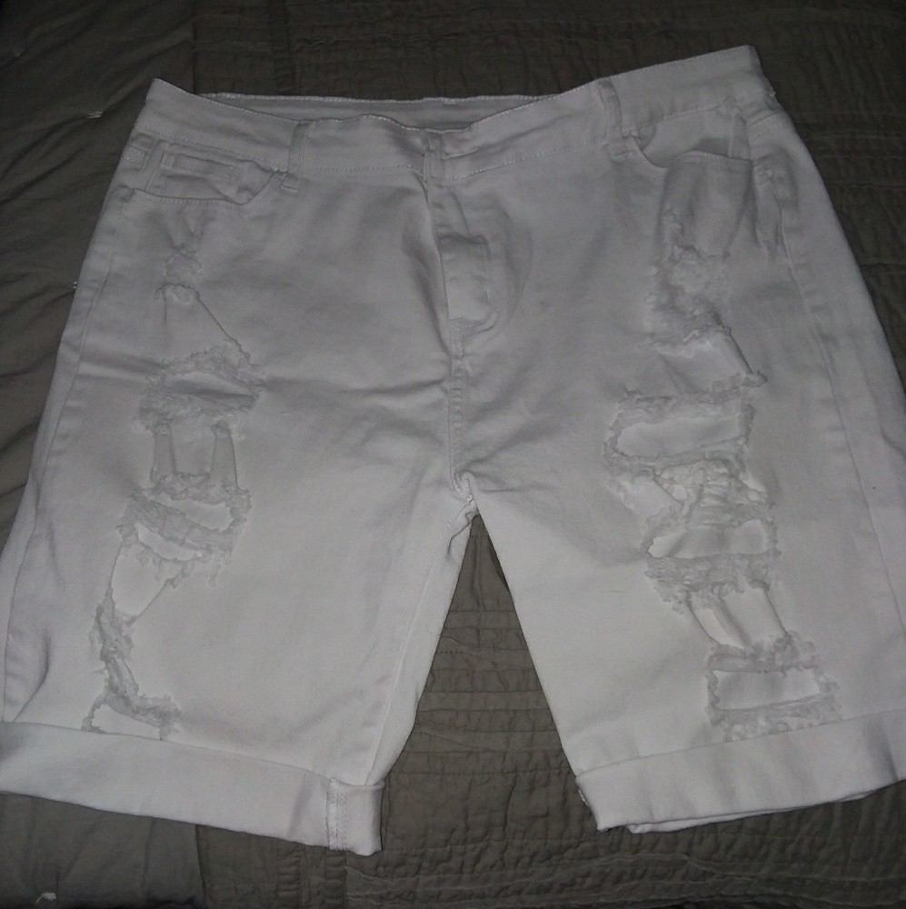 Distressed White Boyfriend Shorts - Picture 4 of 4